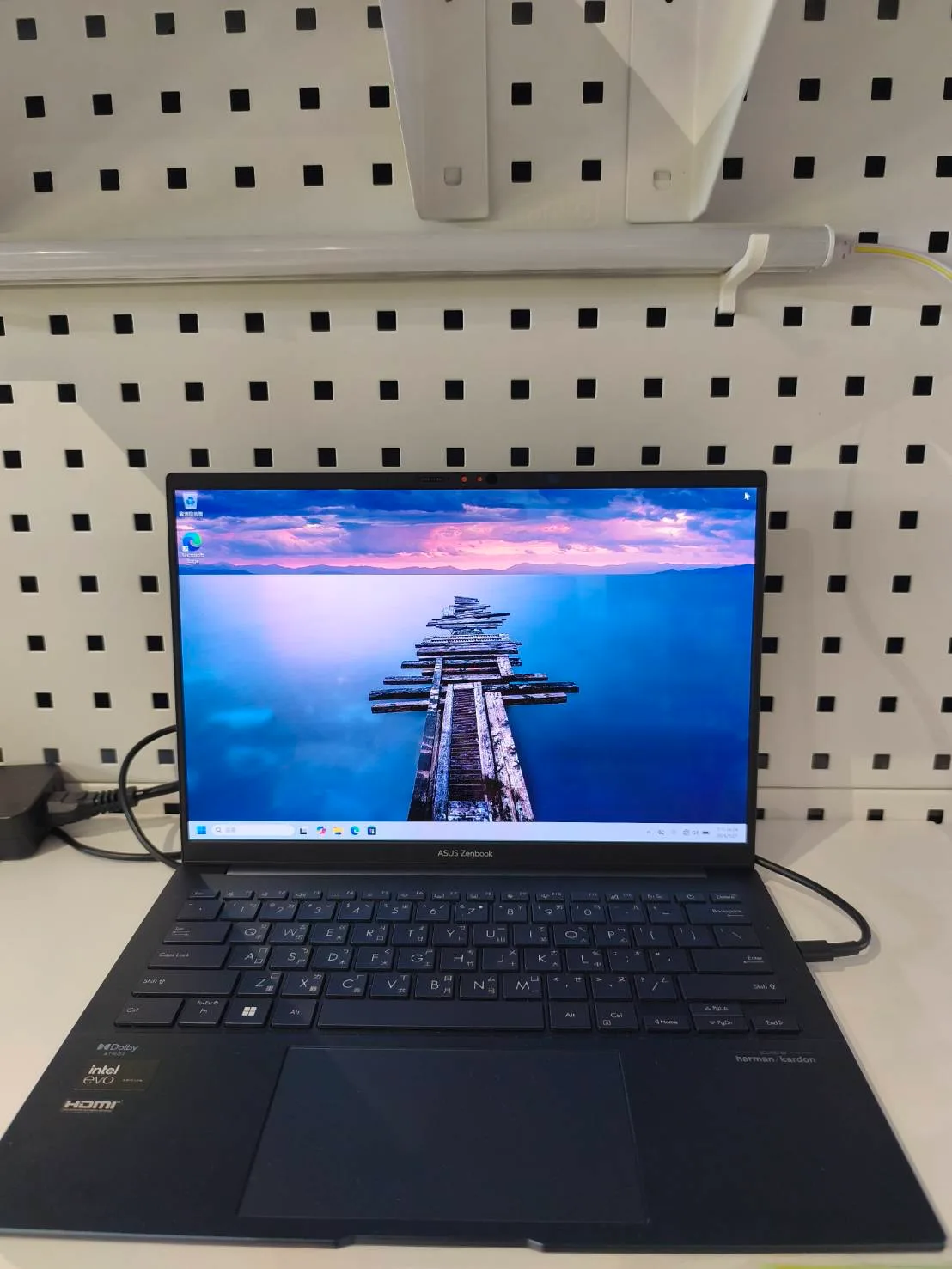 ASUS 華碩 Zenbook 14 14吋輕薄AI旗艦筆電 (Intel Core Ultra 7/32G/1TB SSD/極致輕薄 1.2KG/UX3405) ASUS1 深藍